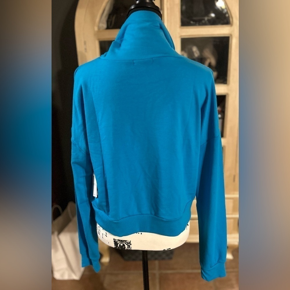 Beyond Yoga All Time Cropped Yoga Pullover Sweatshirt - Picture 4 of 7